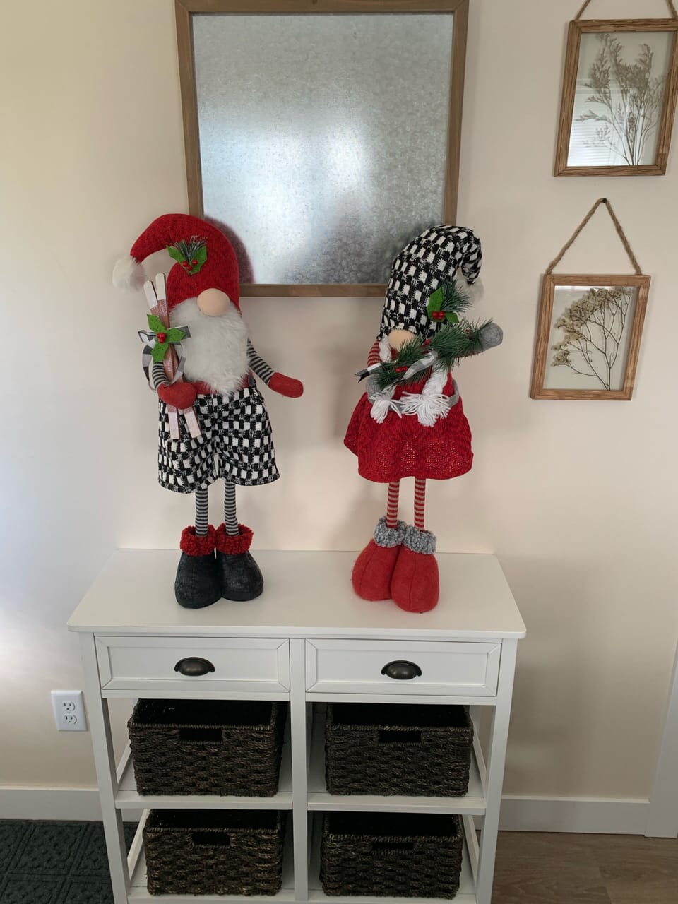 Spend the holidays in our home! Tastefully decorated throughout-no clutter!