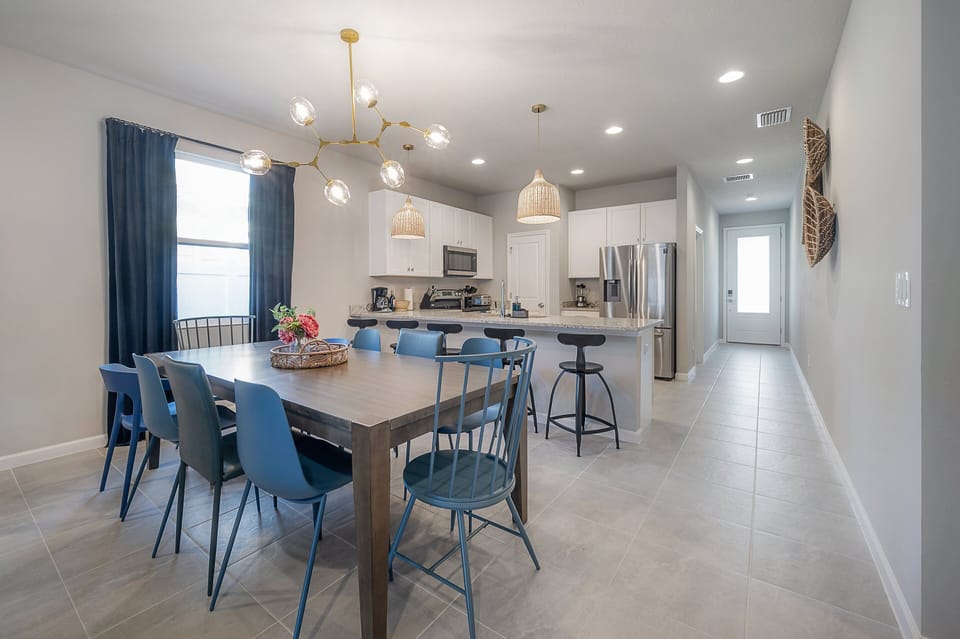 Dining Room with Breakfast Bar