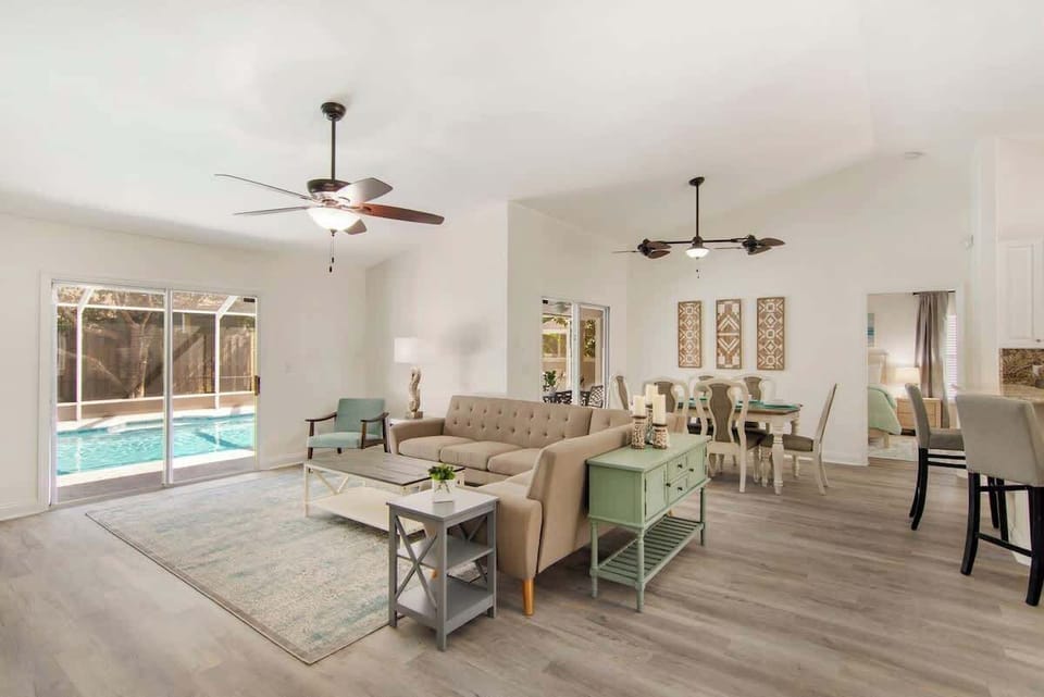 Beach Getaway - Private Heated Pool & 2 King Beds House in Sebastian