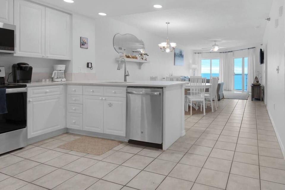 Open floor plan!