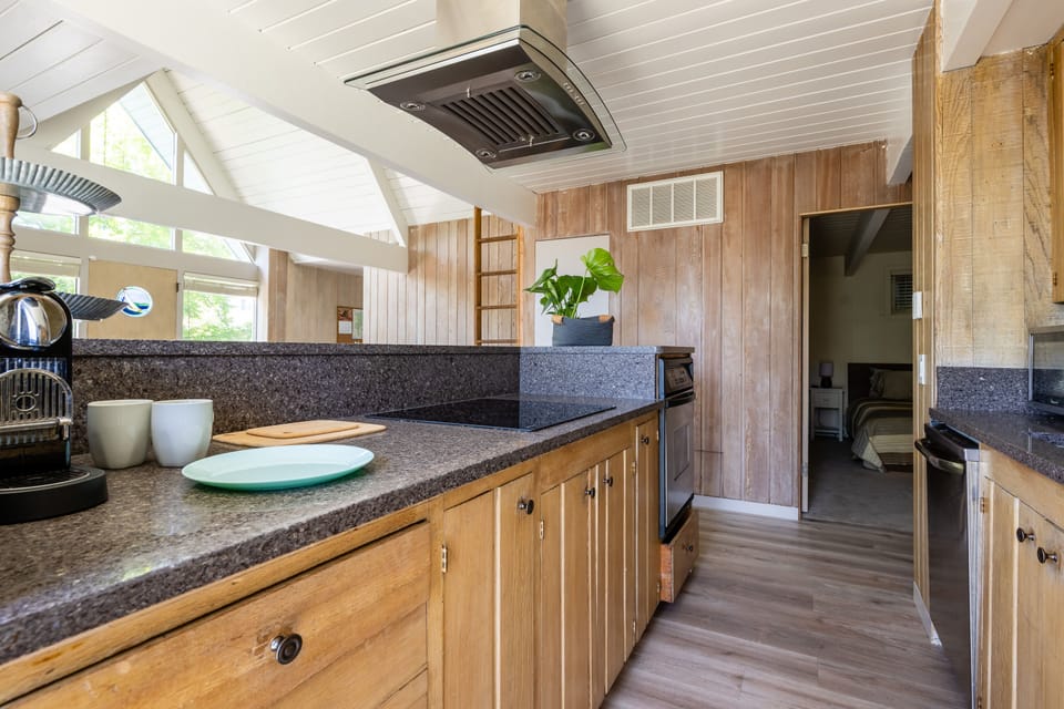 Oven for baking, tons of cabinets with new cookware, cutlery and tools 