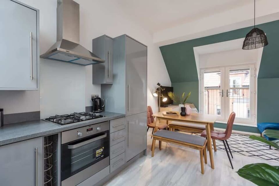 Oyster Cottage, Whitby - Host & Stay