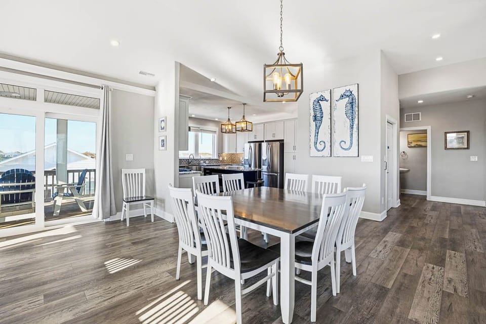 Top-Level Dining Room with Additional Table (seats 8)