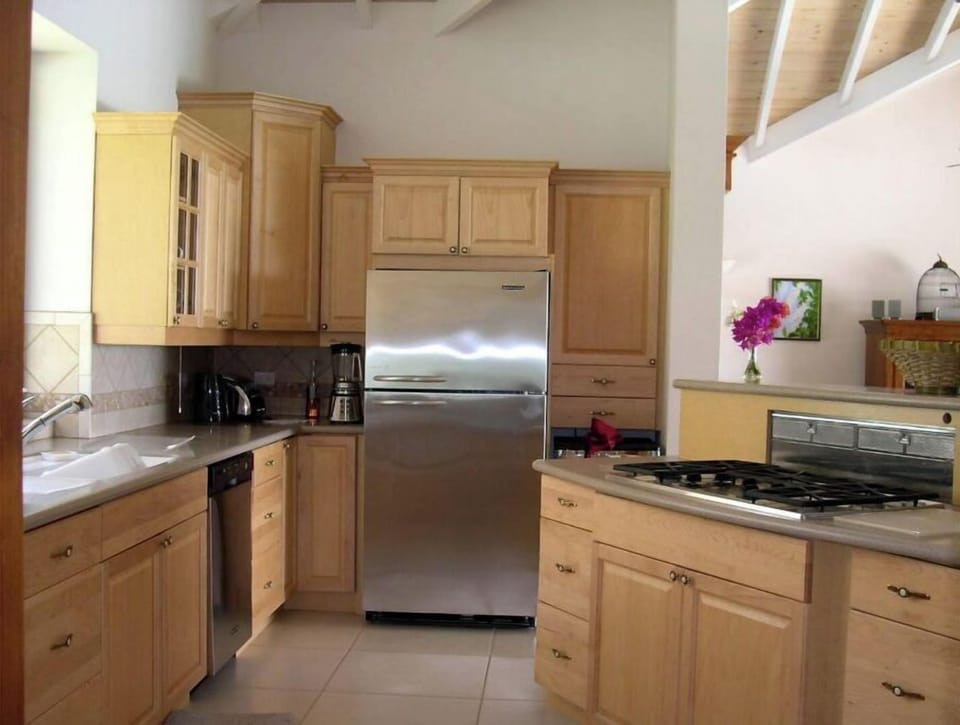 Kitchen : fridge stove microwave wine cooler coffee maker kettle washing machine