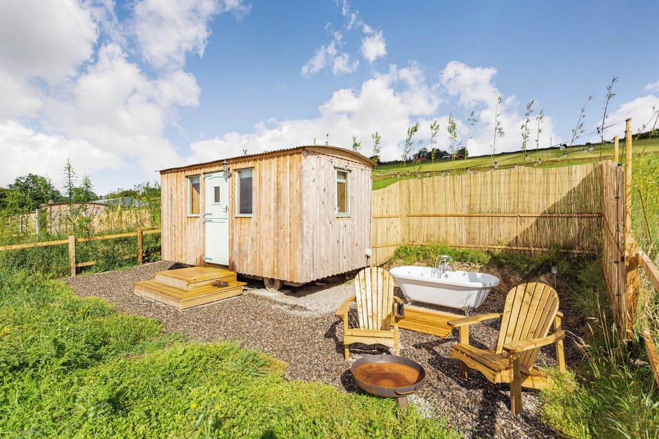 Exterior | Woodside Hut 3 - Woodside Croft, Strathpeffer