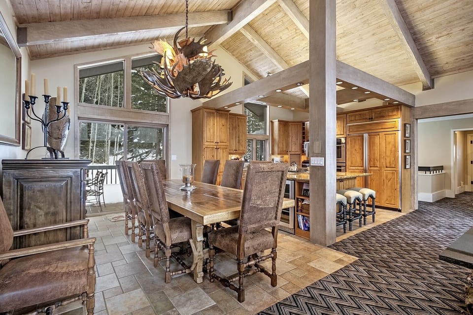 Dining Area with Seating for 10