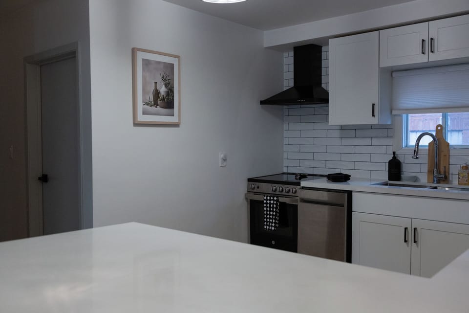 Unit has a dishwasher