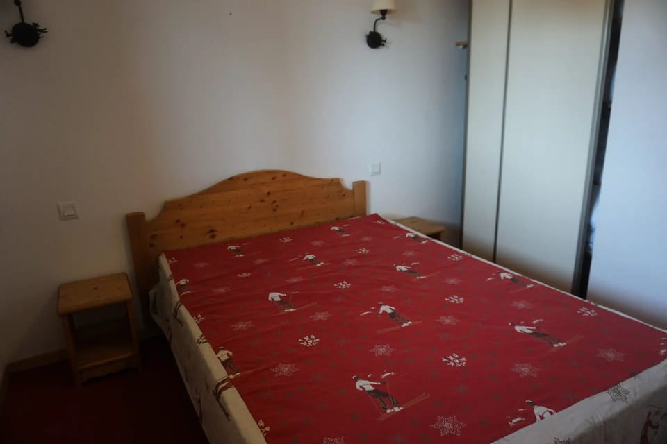 2-room apartment with a separate bedroom, sleeps 6 Apartment in Provence-Alpes-Côte d'Azur