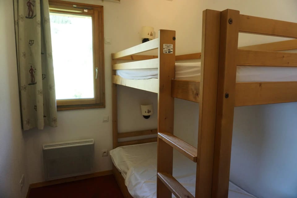 2-room apartment with a separate bedroom, sleeps 6 Apartment in Provence-Alpes-Côte d'Azur