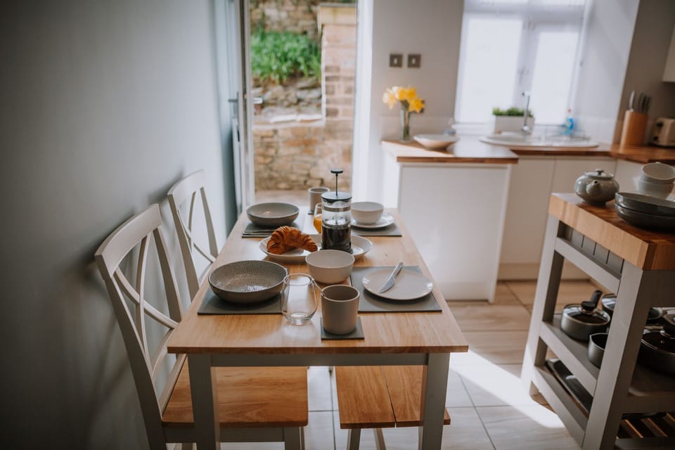 Dining area for upto 5 people.  Underfloor heating