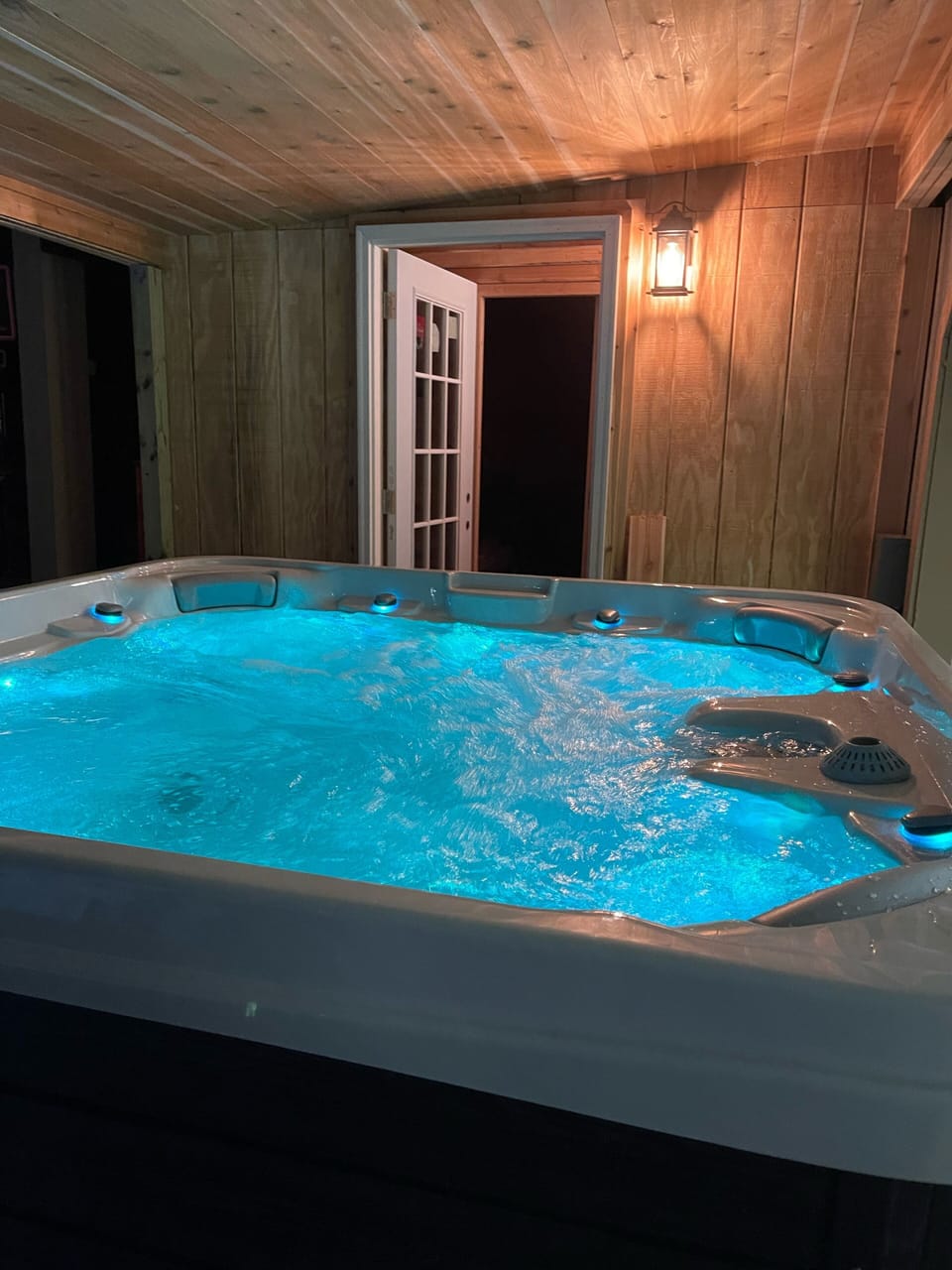 8 Person Hot tub 