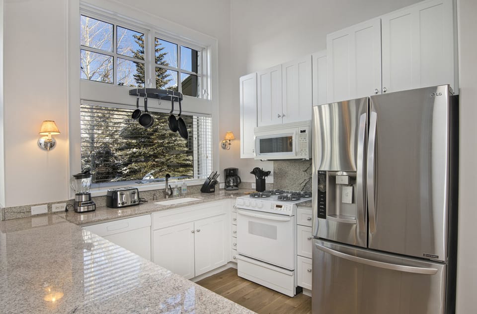Kitchen - Cozy kitchen with great counter space and wonderful lighting