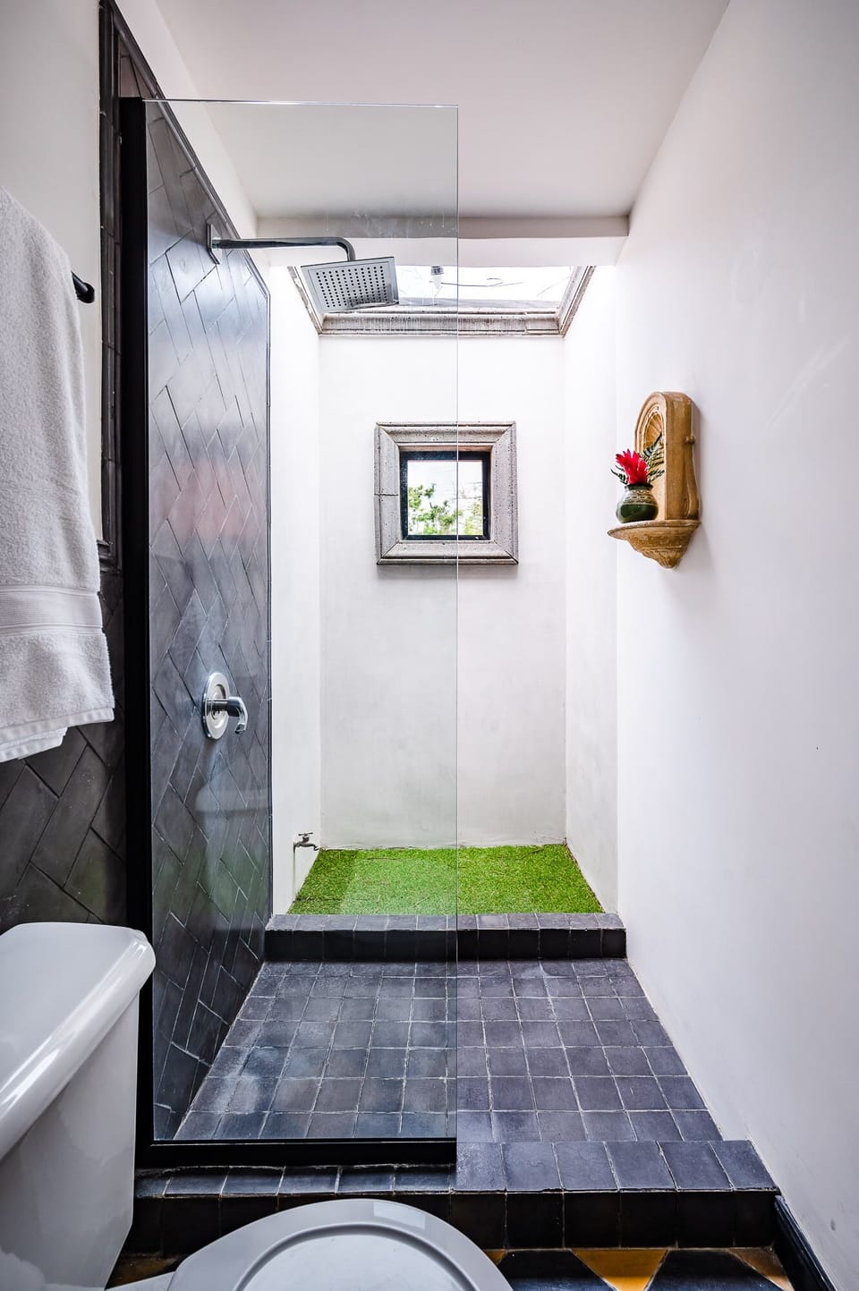 Thrid bedroom/Family room Ensuite. - Luxury open air shower.