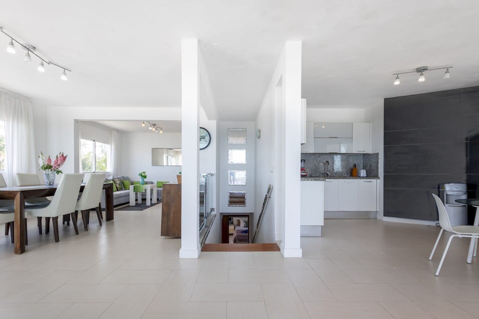 Quality amenities, including linen, towels, potable water, and hot water.