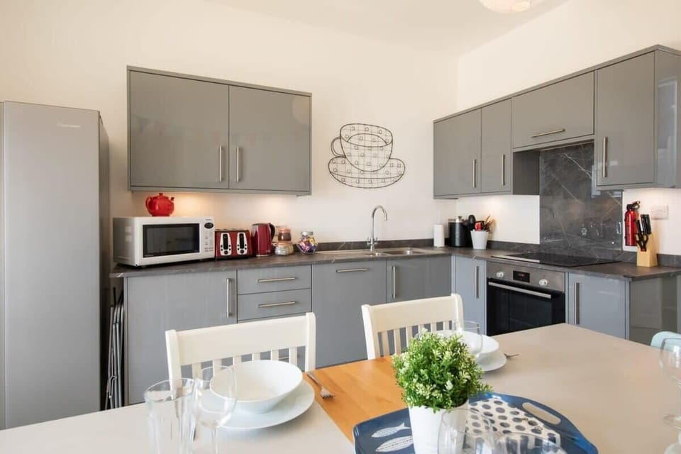 Entertaining is a breeze with all the dinnerware and cookware are provided for you