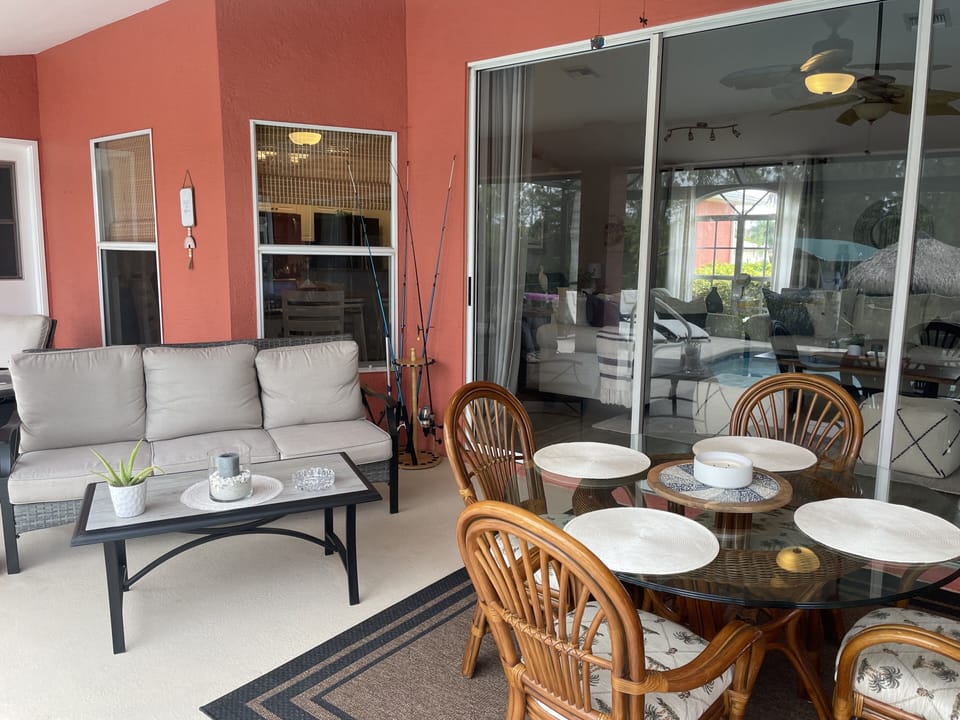 dining table on lanai