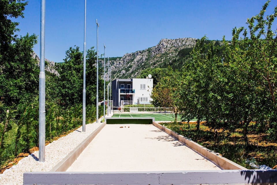 Sport court