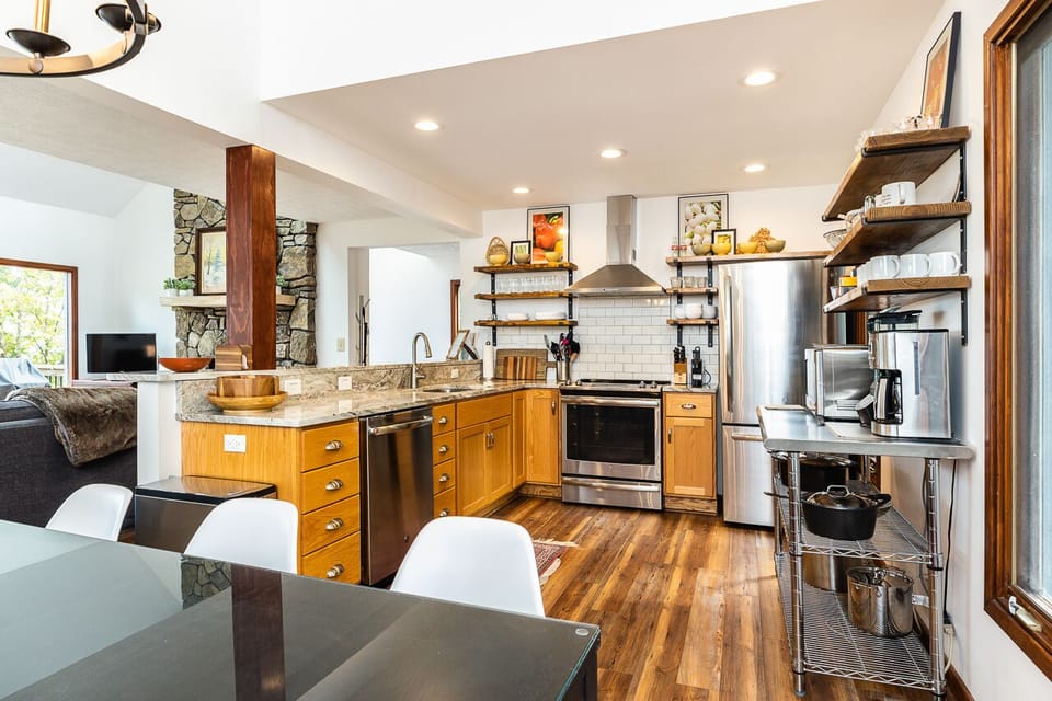 Modern, updated kitchen with all the amenities