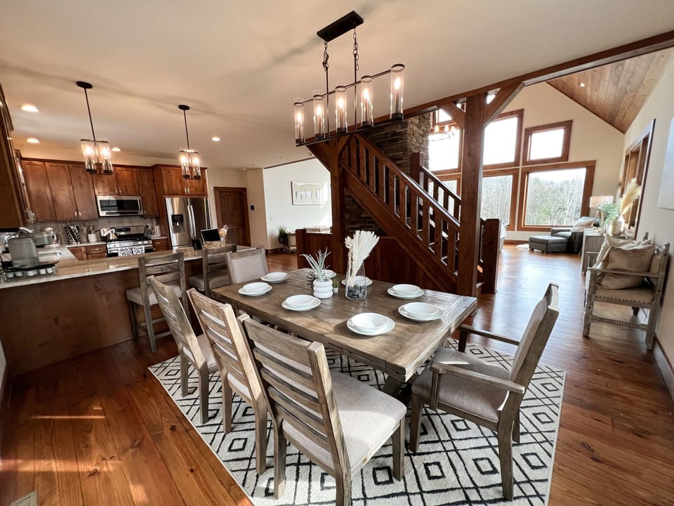 The open floor plan makes it easy to entertain, no matter where your group is.