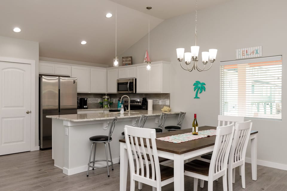 Seating for 6 plus 4 barstools