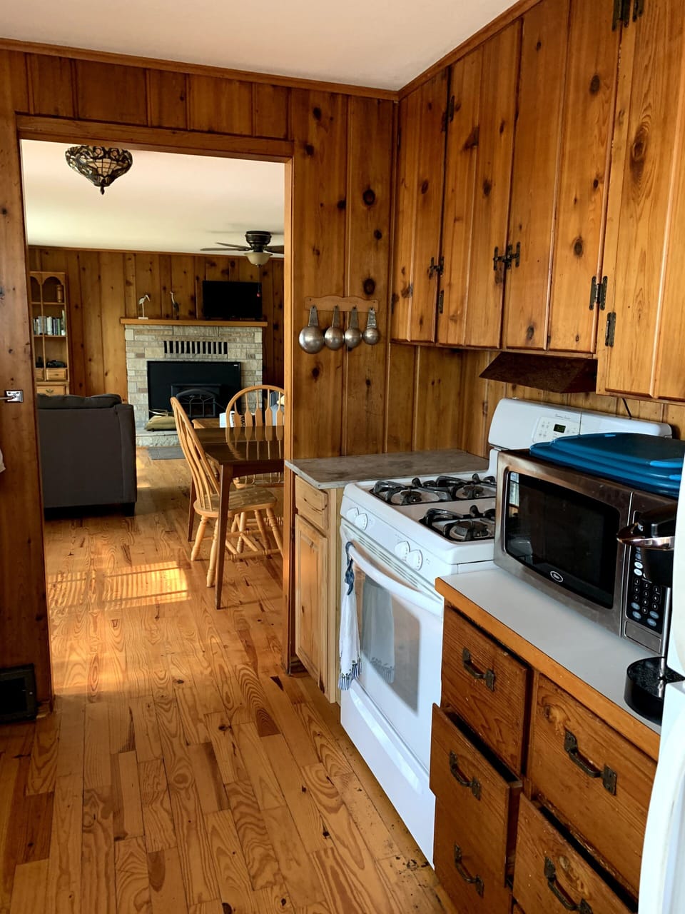 Tidy, well-appointed cottage kitchen