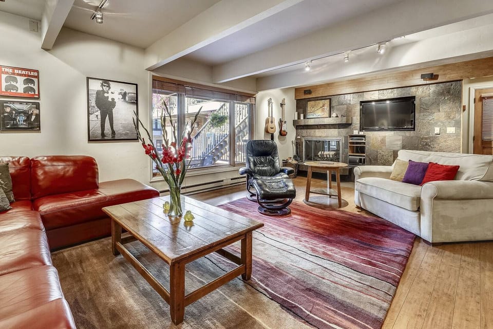 Ground-level unit, steps from downtown from patio