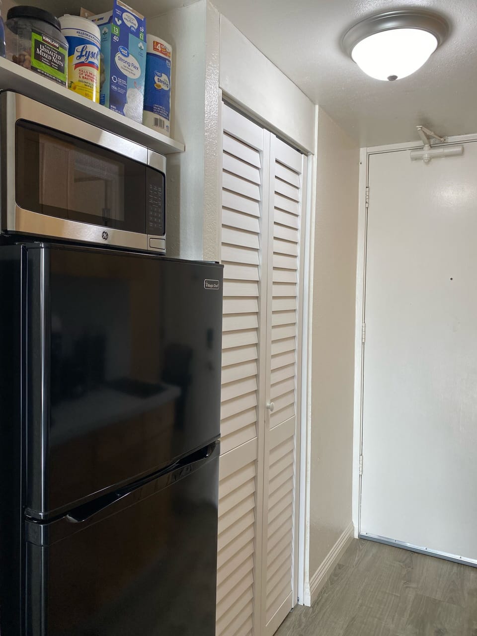 Full size Microwave and Refrigerator