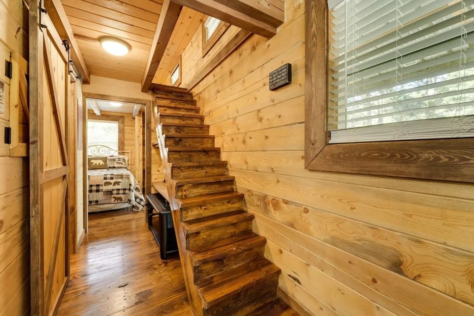 Cabin20Hall2