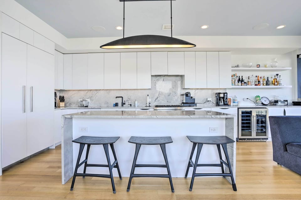 Fully Equipped Kitchen | Breakfast Bar Island Seating