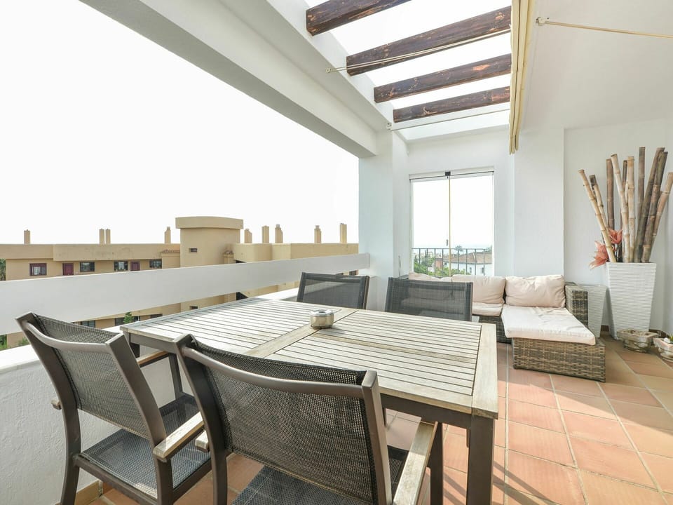 Table, Furniture, Property, Building, Chair, Wood, Interior Design, Window, Flooring, Comfort