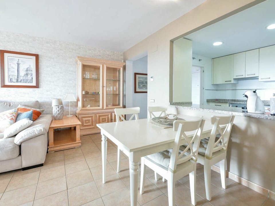 Table, Furniture, Property, Picture Frame, Couch, Chair, Wood, Kitchen, Architecture, Interior Design