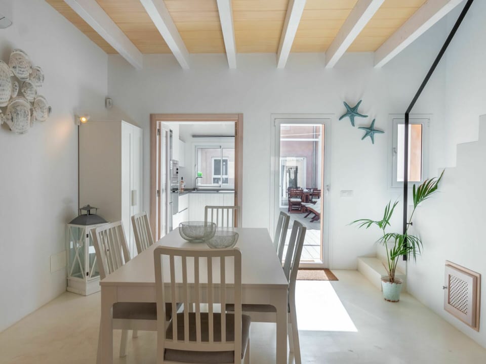 Property, Furniture, Plant, Table, Wood, Chair, Picture Frame, Interior Design, Flooring, Floor