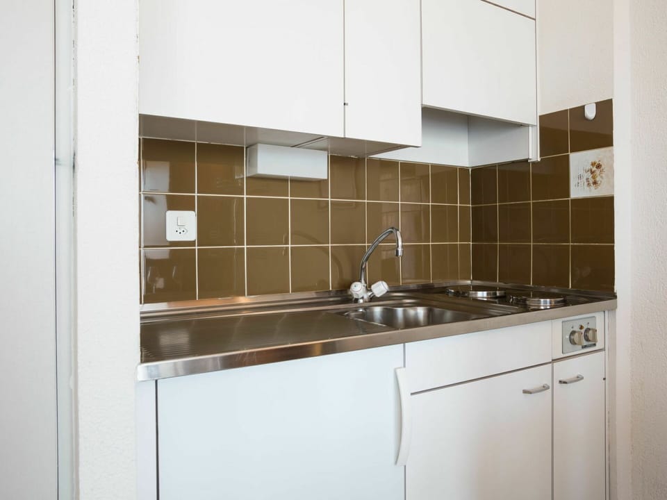 Brown, Tap, Cabinetry, Kitchen Sink, Countertop, Sink, Building, Furniture, Plumbing Fixture, Kitchen Stove