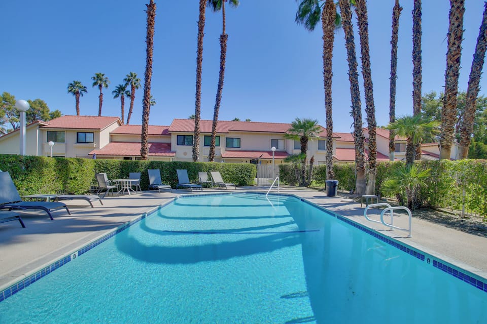 Community Pool & Hot Tub | Pool Depth (3' - 8') | Community Tennis Court