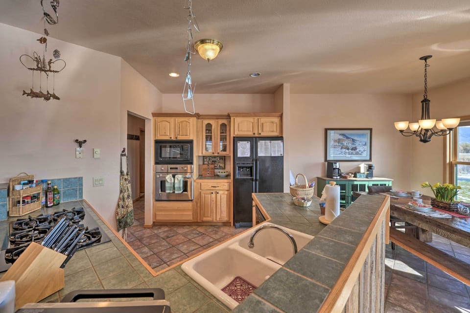 Kitchen | Fully Equipped | Cooking Basics | Dishware/Flatware | Tea/Coffee Bar