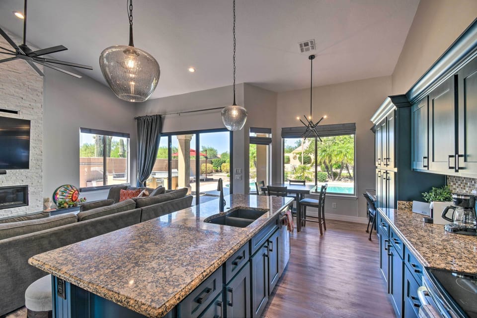 Kitchen | Fully Equipped | Coffee Maker | Dishware/Flatware | Cooking Basics