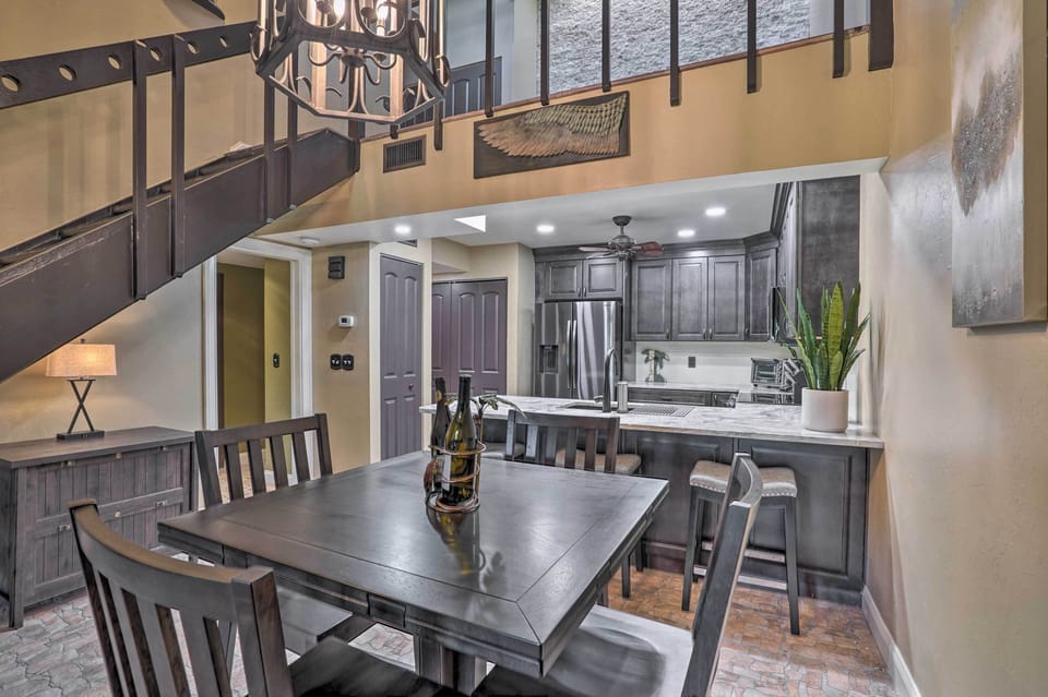 Living Room | Extendable Dining Table