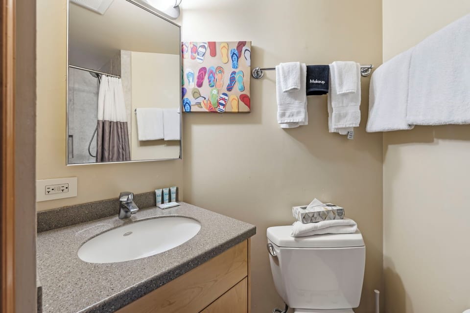 powder room with shower