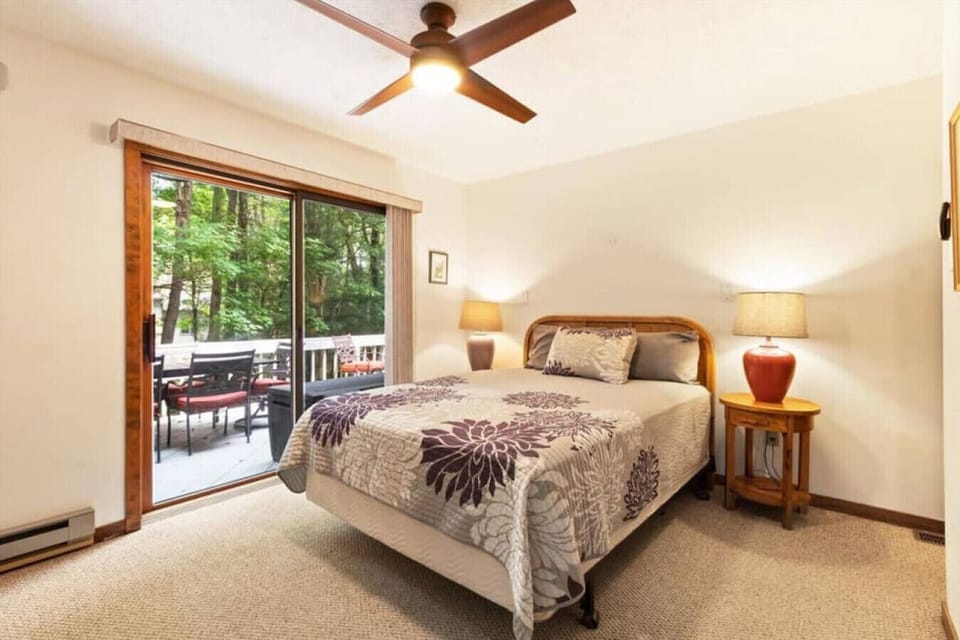 Queen room with deck