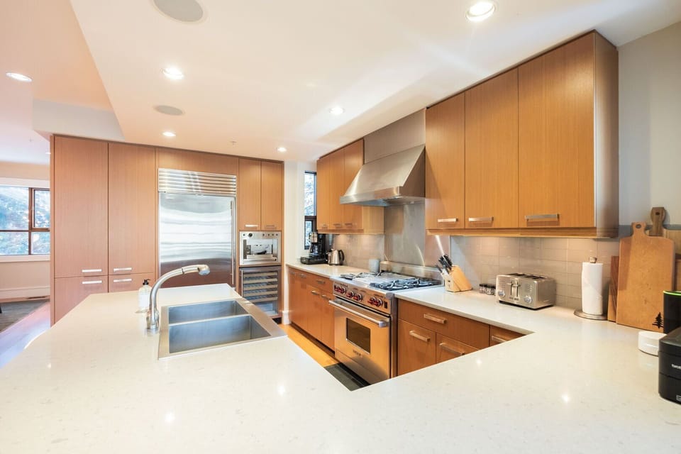 Full kitchen: Modern appliances