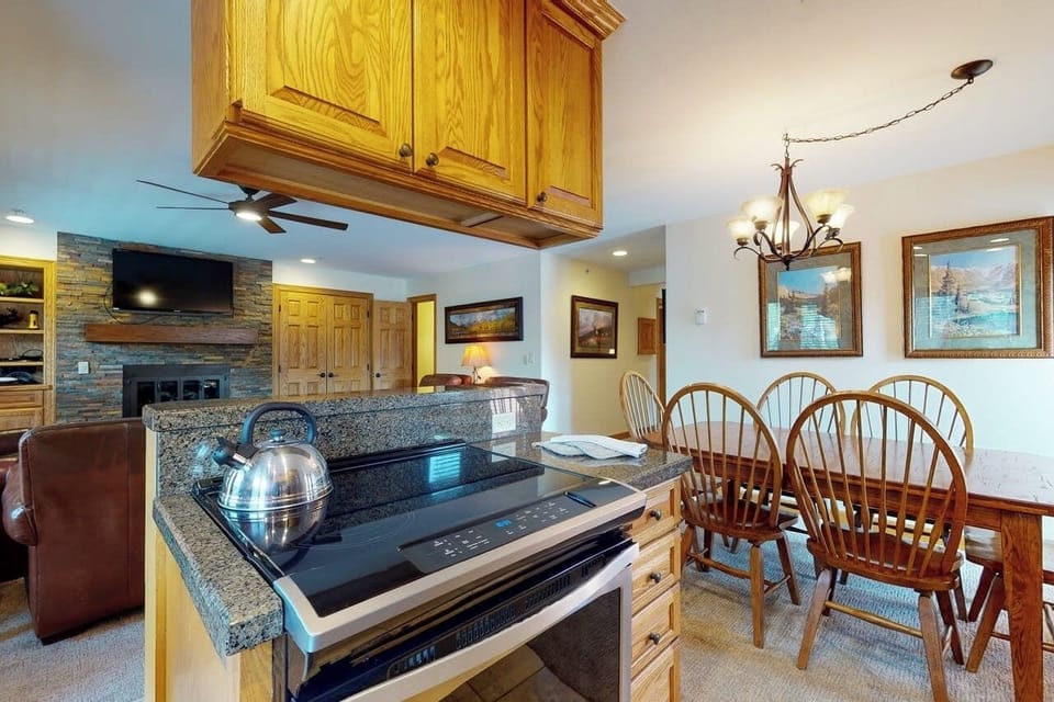 Vail Lion Square Tower 652S Kitchen