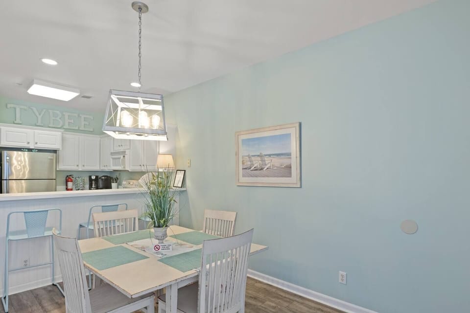 Dining area overlooking kitchen