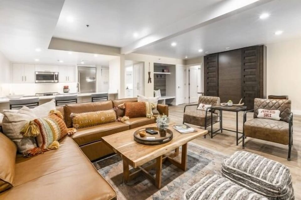 Large spacious condo. Open Floor Plan