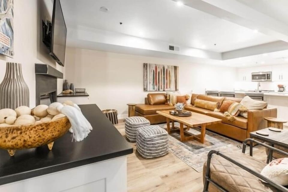 Large Gathering area right by the kitchen
