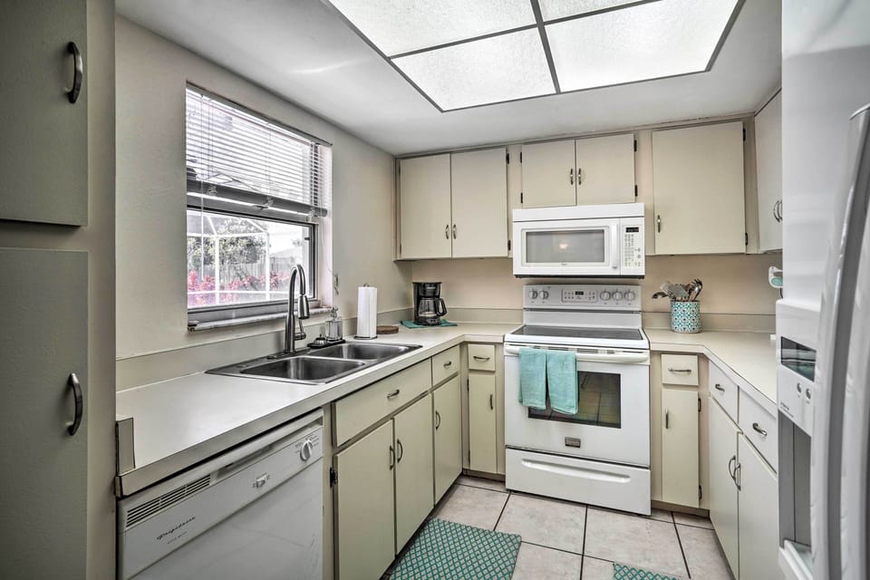 Fully Equipped Kitchen | Blender | Toaster