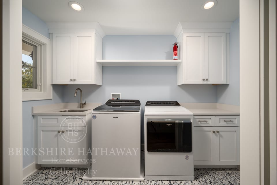 Middle Floor Laundry Room