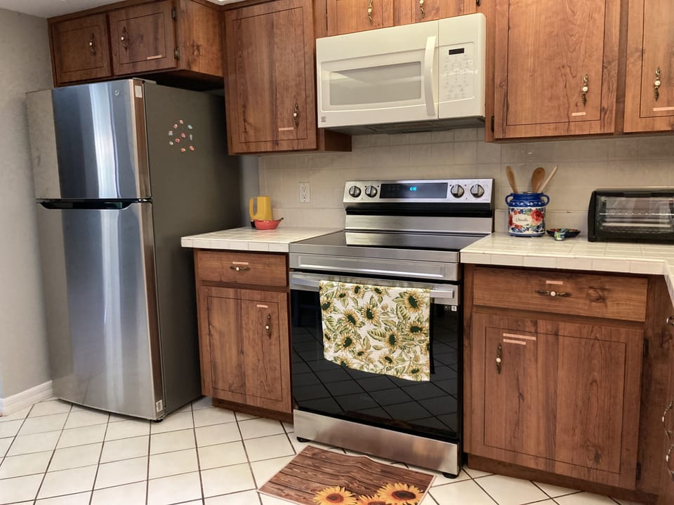 Gourmet full kitchen with new appliances, fully stocked with pots, pans, plates