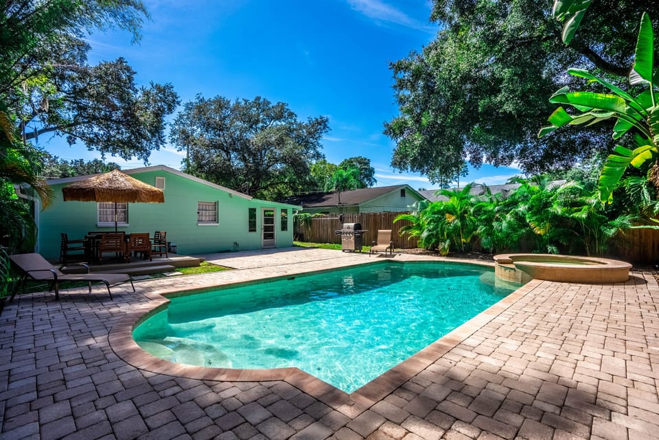 Relaxing Heated Pool and Spa
