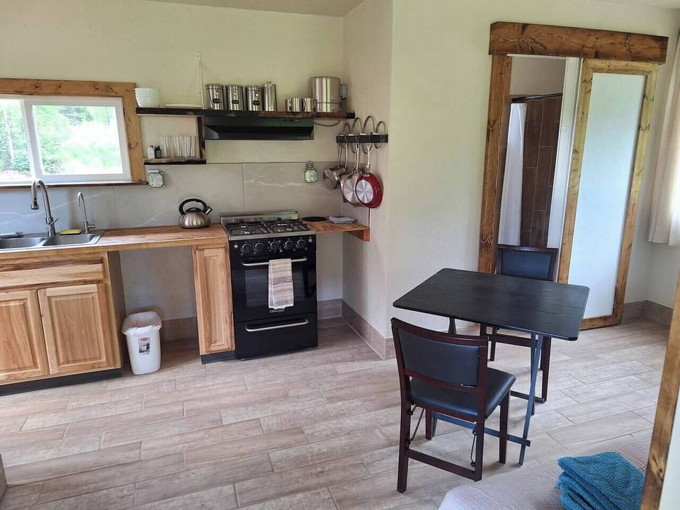 Table and chairs (1)