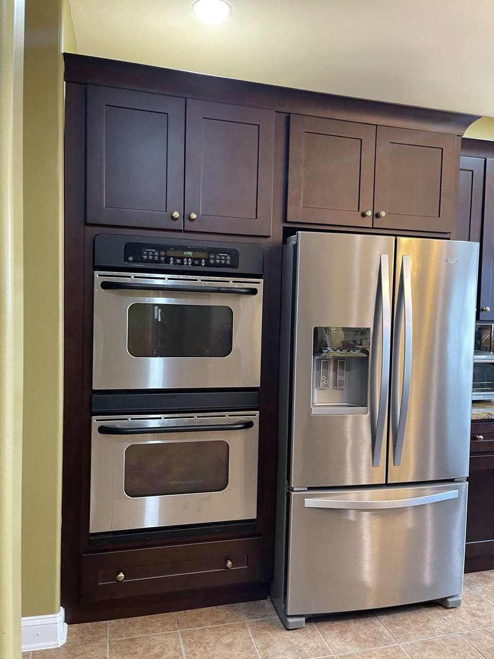 Preparing meals will be a breeze with this double oven and large refrigerator 